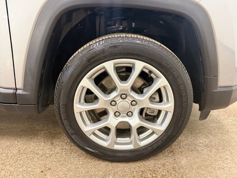 Used 2023 Jeep Compass Latitude w/ Sun and Sound Group AWD/4WD image 22