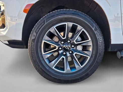 Used 2023 Chevrolet Tahoe Z71 w/ Luxury Package AWD/4WD image 24