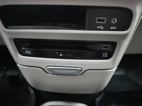 Used 2018 Chrysler Pacifica Limited w/ Advanced Safetytec Group image 23