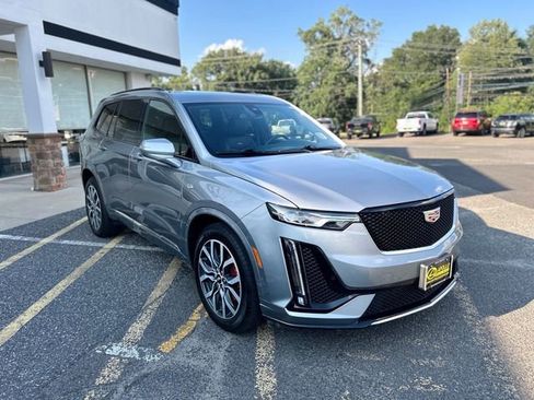 Used 2024 Cadillac XT6 Sport image 3