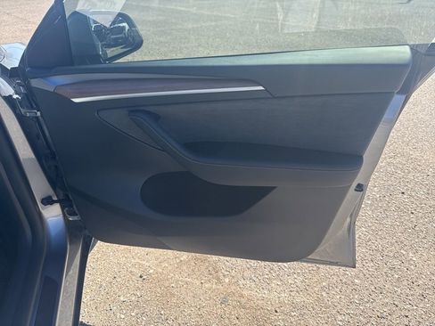 Used 2025 Tesla Model Y Long Range image 12