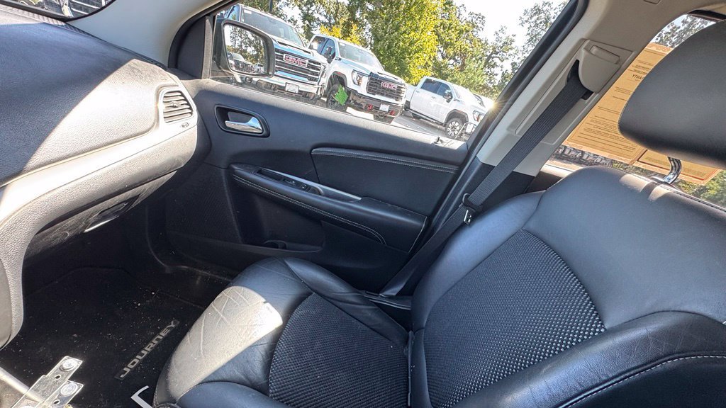 Used 2017 Dodge Journey Crossroad w/ Popular Equipment Group FWD image 22