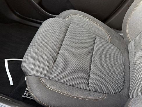 Used 2021 Chevrolet Traverse LS image 27