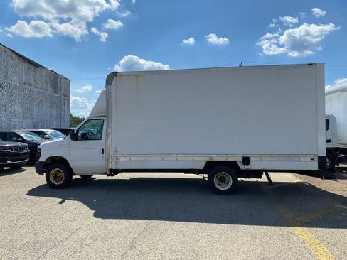 Used 2017 Ford E-450 and Econoline 450 Super Duty image 11