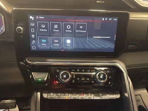 Used 2025 GMC Sierra 2500 Denali w/ Technology Package image 15