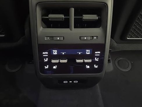 Certified 2025 Porsche Macan 4S Electric image 27