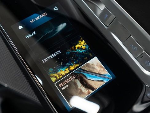 Used 2024 BMW 740i xDrive image 16