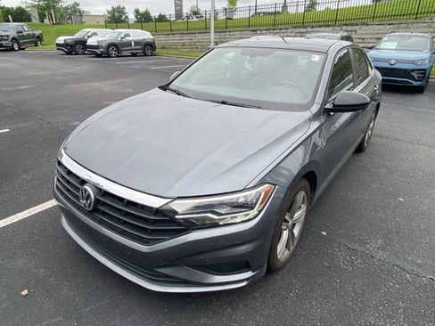 Used 2021 Volkswagen Jetta R-Line w/ R-Line Cold Weather Package FWD image 9