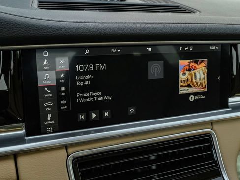 Used 2019 Porsche Panamera 4 AWD/4WD image 34