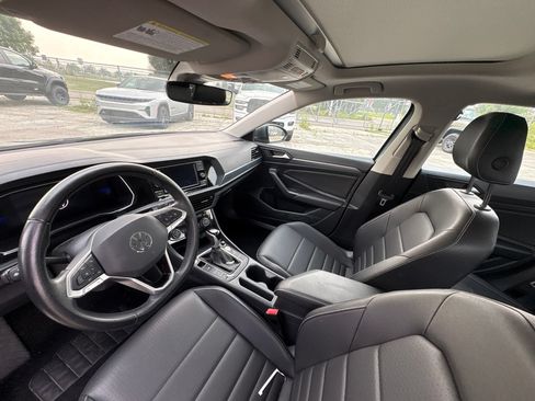 Used 2024 Volkswagen Jetta SE FWD image 10