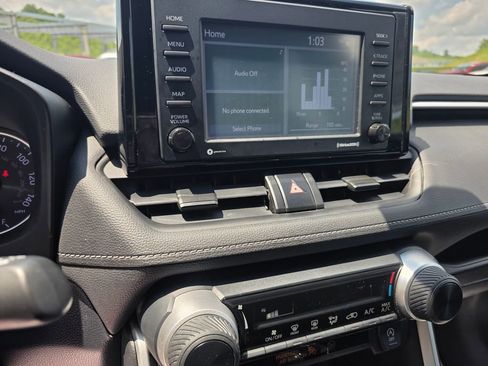 Used 2020 Toyota RAV4 LE w/ All Weather Liner Package AWD/4WD image 18
