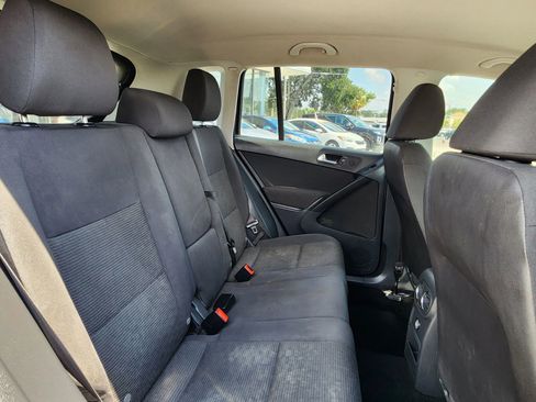 Used 2014 Volkswagen Tiguan S image 12