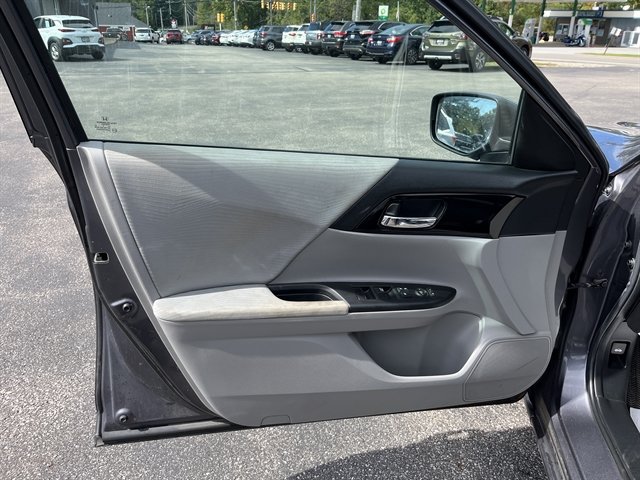 Used 2016 Honda Accord LX image 16