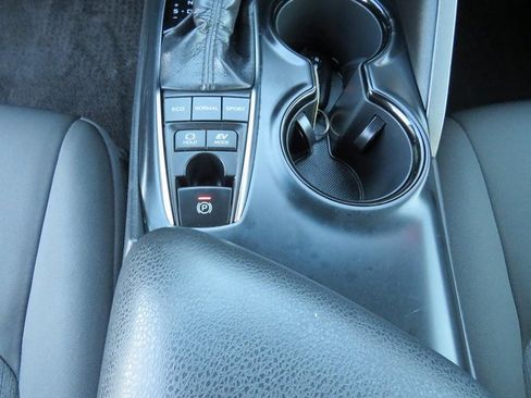 Used 2020 Toyota Camry LE image 21