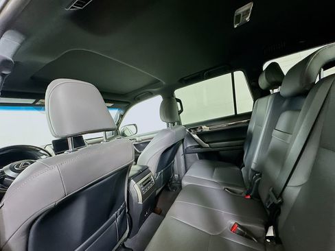 Used 2023 Lexus GX 460 Premium w/ Premium Package image 13