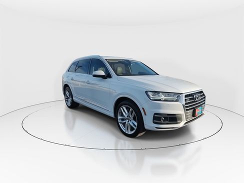 Used 2018 Audi Q7 3.0T Prestige image 2