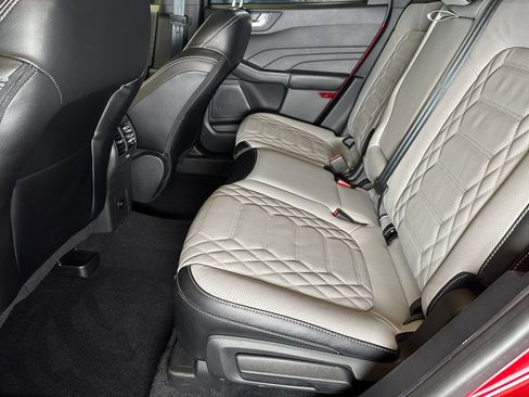 Used 2023 Ford Escape Platinum w/ Premium Technology Package AWD/4WD image 19