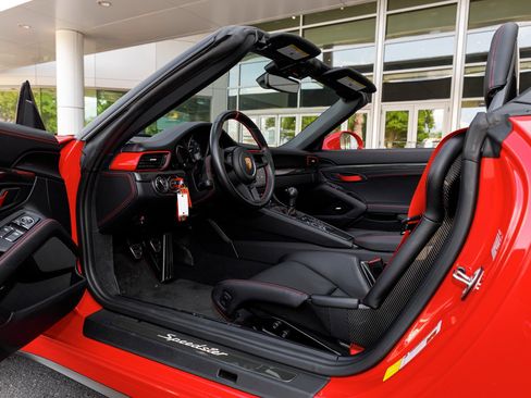 Used 2019 Porsche 911 Speedster RWD image 38