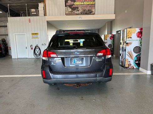 Used 2011 Subaru Outback 2.5i Limited w/ PWR Moonroof Pkg image 6