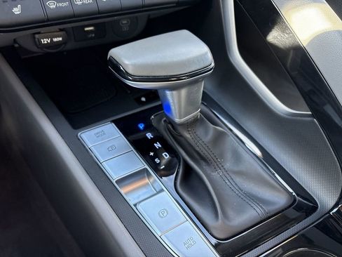 Used 2025 Hyundai Elantra SEL image 19