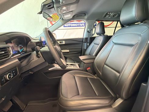 Used 2023 Ford Explorer XLT w/ Equipment Group 202A RWD image 16