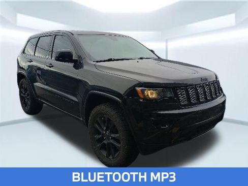 Used 2020 Jeep Grand Cherokee Altitude AWD/4WD image 2
