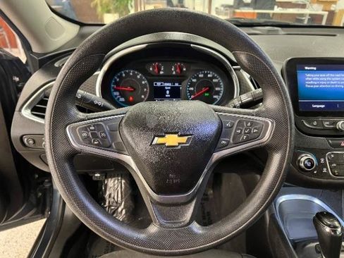 Used 2019 Chevrolet Malibu LT FWD image 16