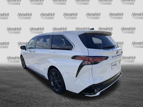 Used 2023 Toyota Sienna XSE image 8