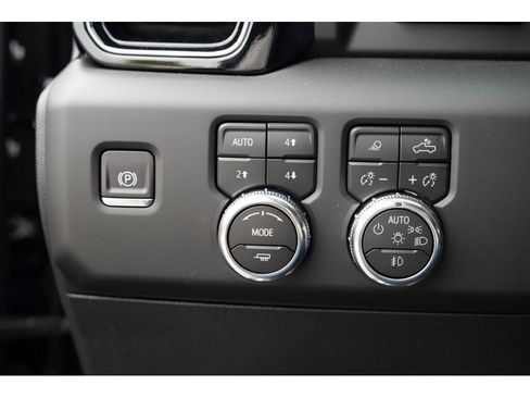 New 2026 GMC Sierra 2500 AT4X w/ LPO, Black Badging Package AWD/4WD image 32