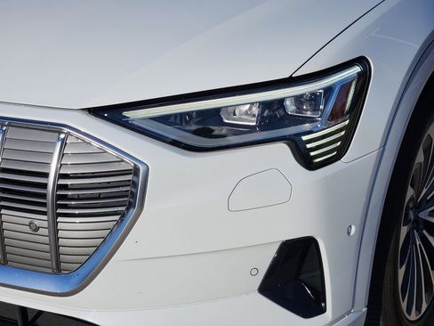 Used 2019 Audi e-tron Prestige image 10