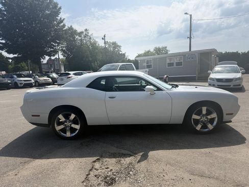 Used 2011 Dodge Challenger RWD image 4