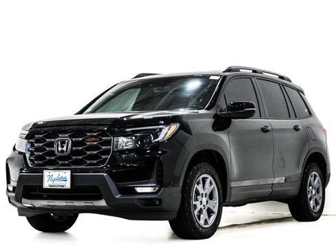 Used 2025 Honda Passport TrailSport image 3