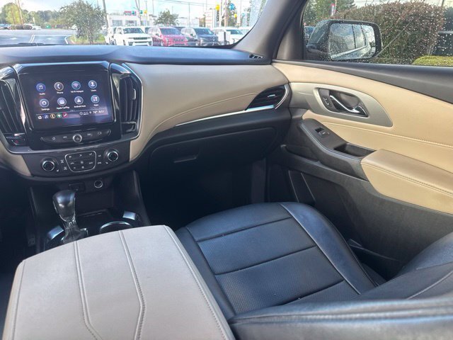 Used 2022 Chevrolet Traverse LT FWD image 21