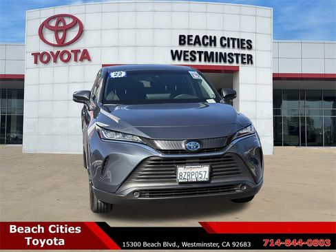 Used 2022 Toyota Venza LE image 3