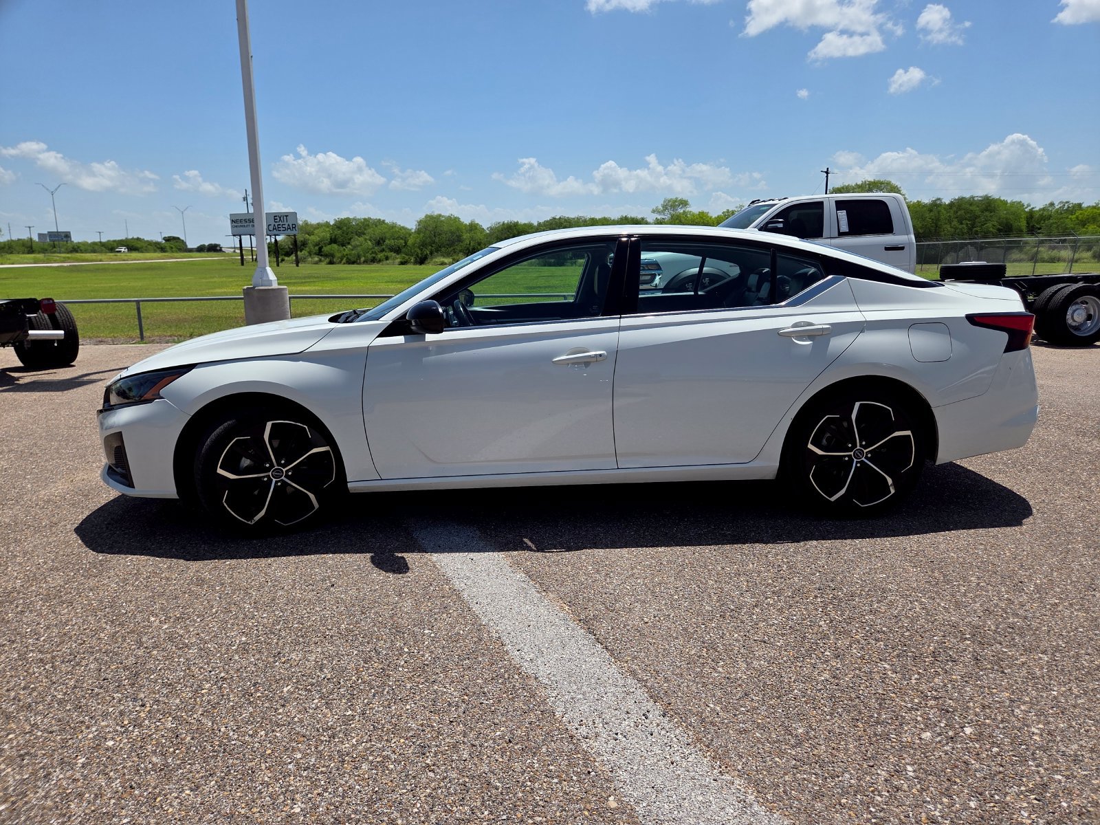 Used 2024 Nissan Altima 2.5 SR FWD image 4