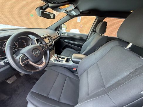 Used 2017 Jeep Grand Cherokee Laredo w/ Quick Order Package 23E image 15