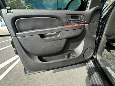 Used 2013 Chevrolet Tahoe LTZ image 34