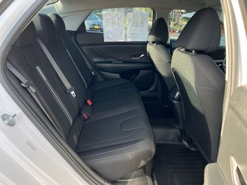 Used 2021 Hyundai Elantra Blue image 11