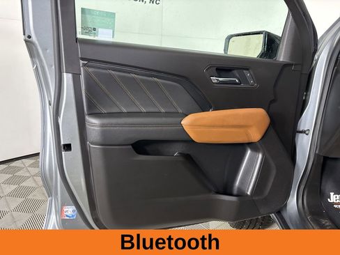 Used 2025 GMC Canyon AT4 image 8