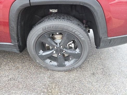 Used 2023 Jeep Grand Cherokee L Laredo image 5