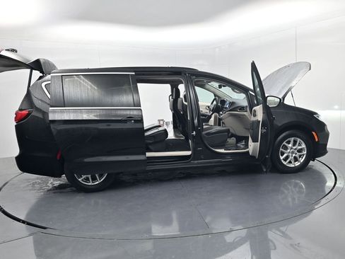 Used 2022 Chrysler Pacifica Touring-L FWD image 61