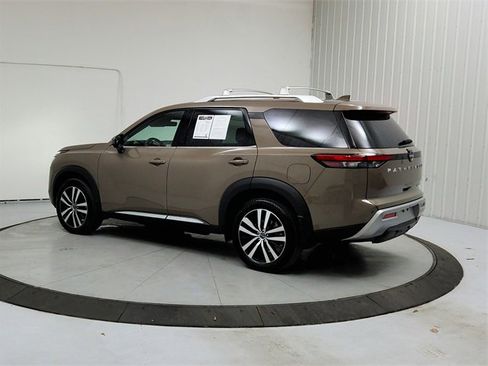 Used 2024 Nissan Pathfinder Platinum w/ Cargo Package image 5