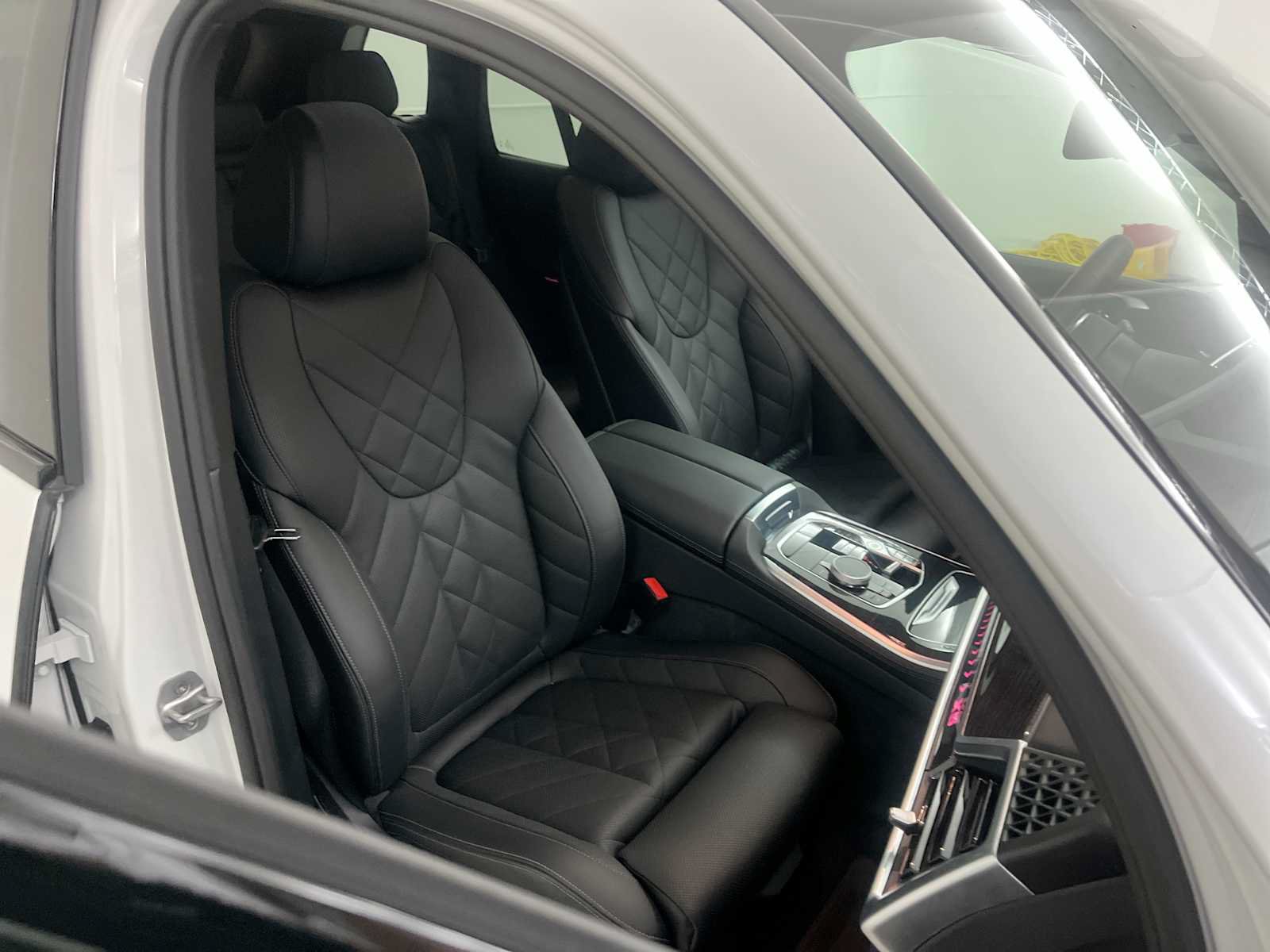 Used 2025 BMW X5 xDrive40i w/ M Sport Package AWD/4WD image 32