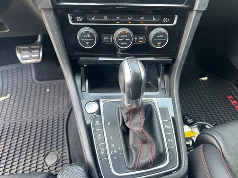 Used 2018 Volkswagen Golf 4-Door image 10