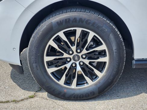 Used 2025 Ford Expedition Max Platinum AWD/4WD image 10