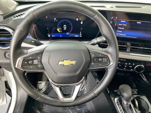 Used 2025 Chevrolet Trax LT w/ Driver Confidence Package FWD image 11
