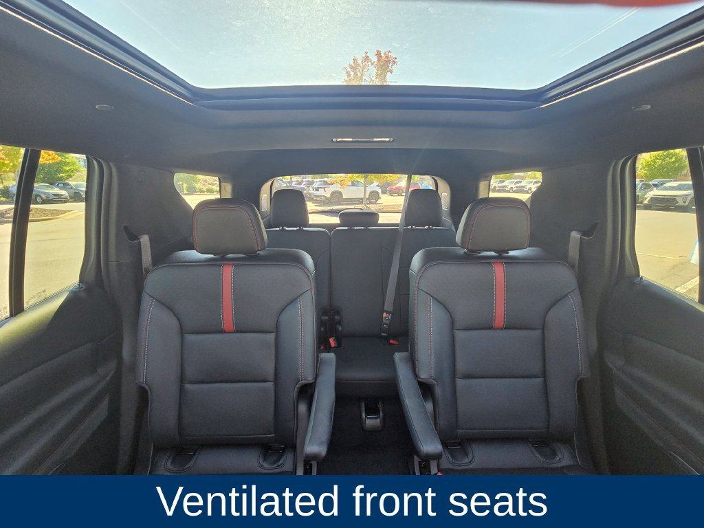 Used 2024 Chevrolet Traverse RS FWD image 16