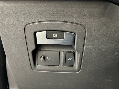 Used 2020 Land Rover Range Rover Velar S image 39