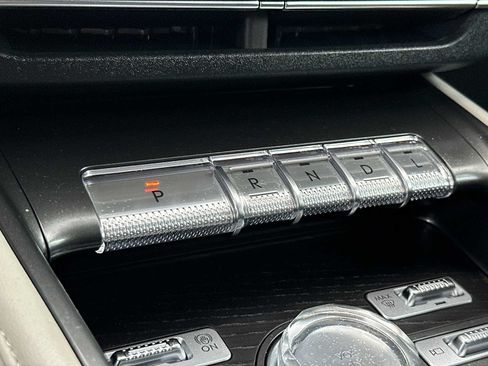 Used 2025 Lincoln Nautilus Reserve AWD/4WD image 23