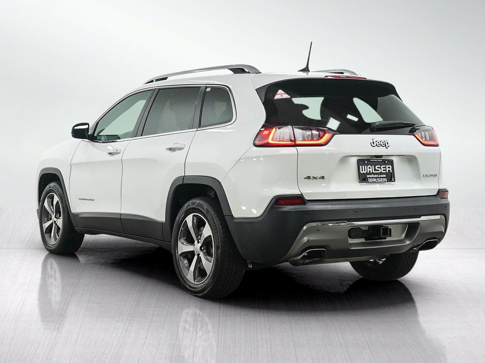 Used 2019 Jeep Cherokee Limited w/ Trailer Tow Group AWD/4WD image 3